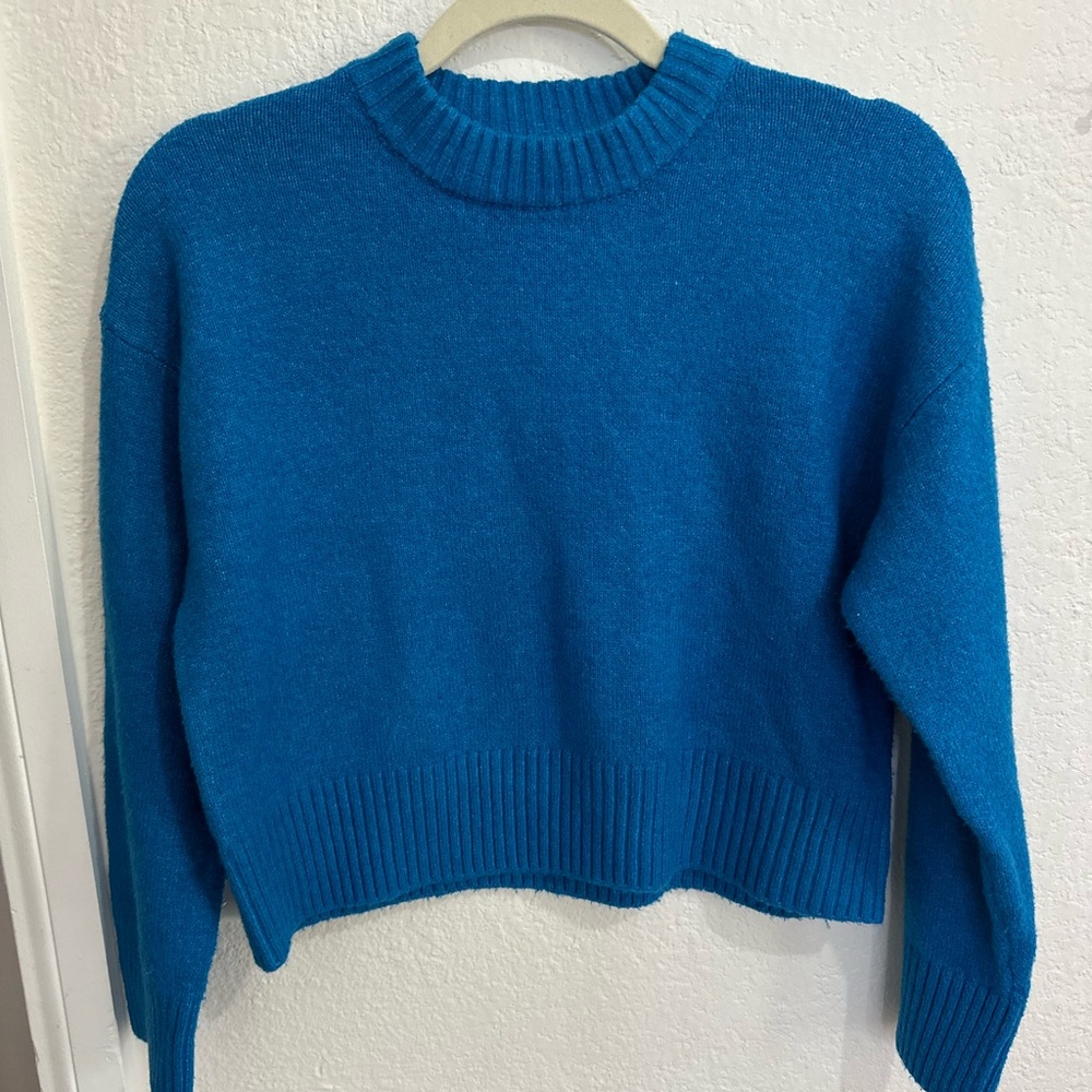 Zara Blue Cropped Sweater with Crew Neck